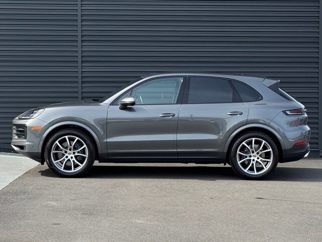 2025 Porsche Cayenne Base photo 2