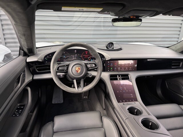 2024 Porsche Taycan Sport Turismo GTS photo 4