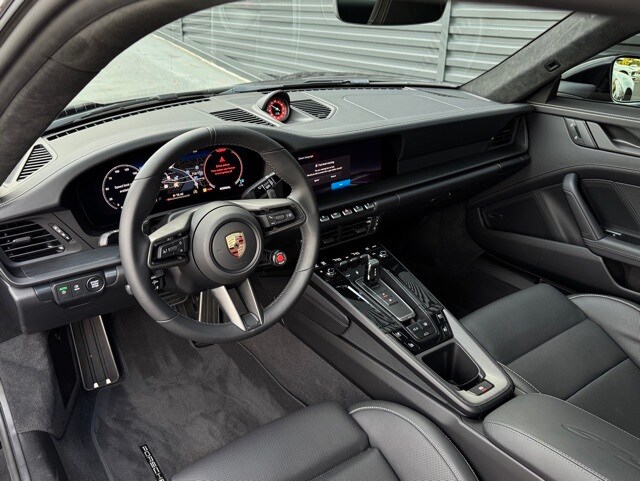 2026 Porsche 911 GTS photo 4