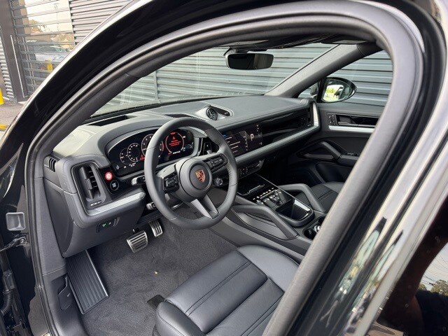 2026 Porsche Cayenne Coupe S photo 2