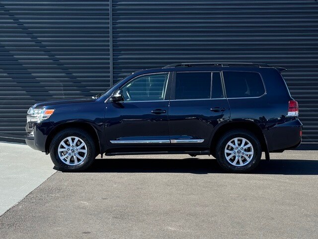 2019 Toyota Land Cruiser Base photo 2