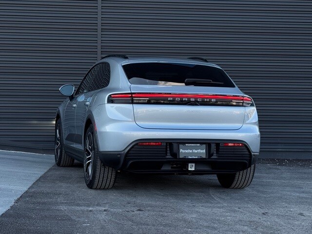 2025 Porsche Macan Electric photo 3