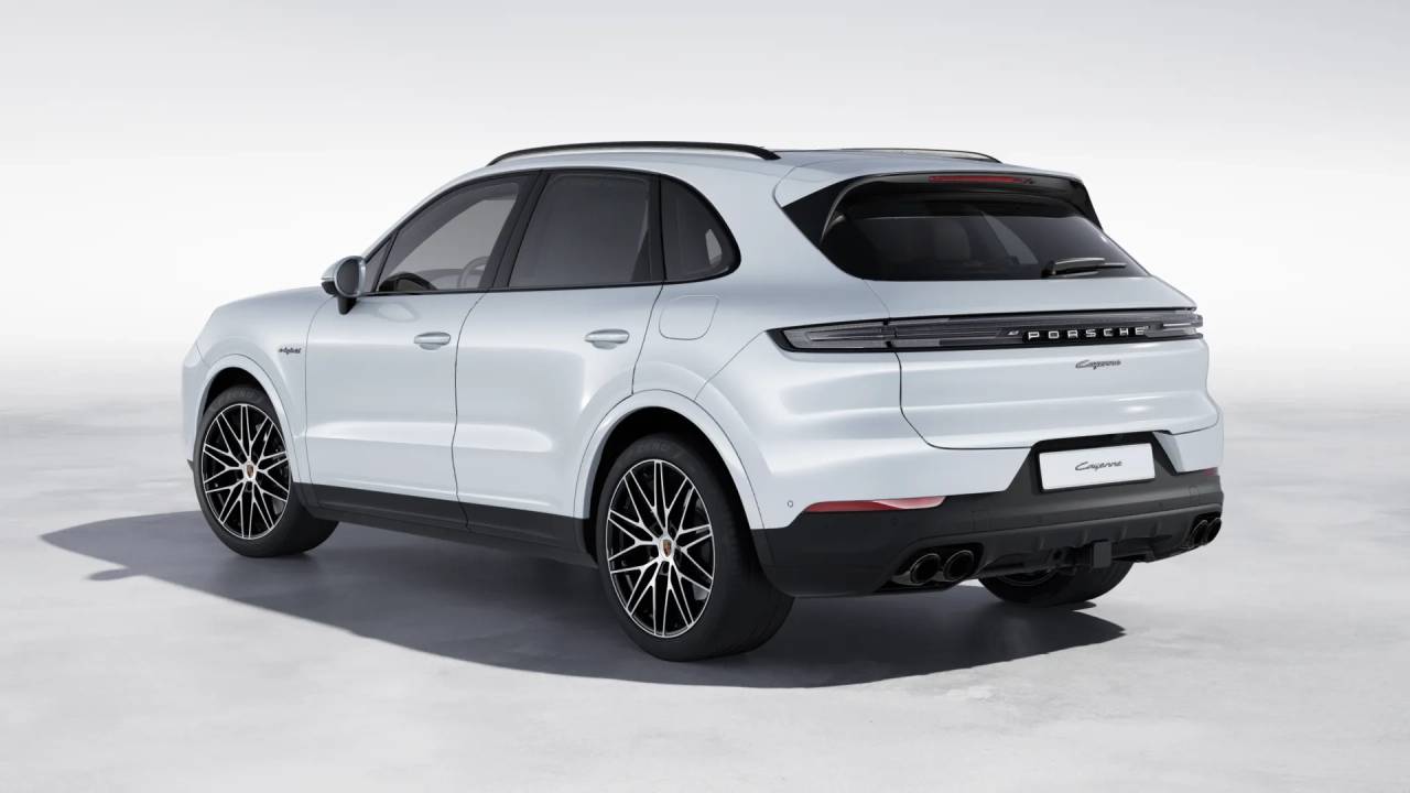 2026 Porsche Cayenne E-Hybrid photo 3