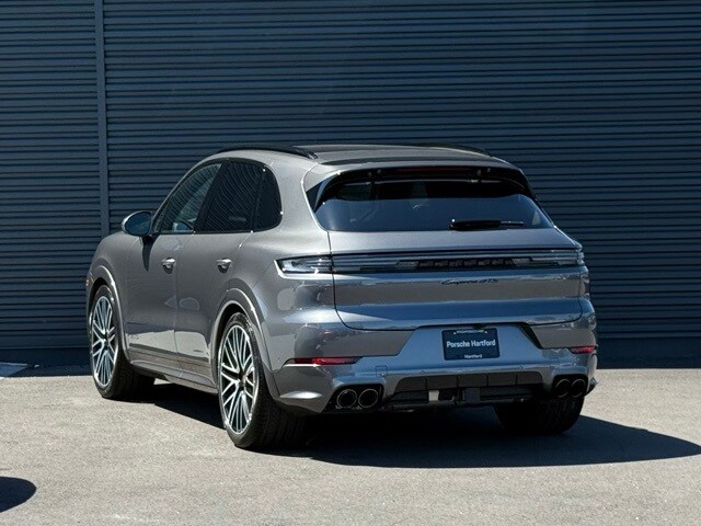 2025 Porsche Cayenne GTS photo 3