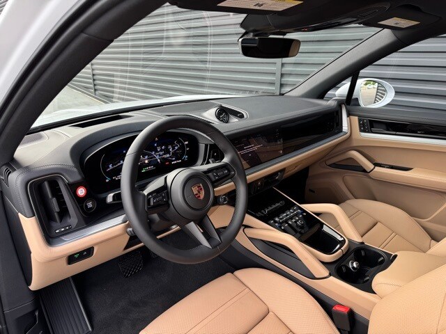 2026 Porsche Cayenne Hybrid photo 4