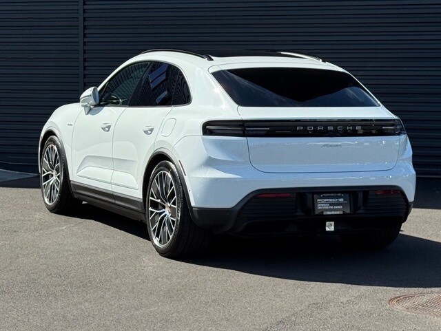 2025 Porsche Macan Electric photo 3