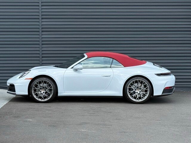 2025 Porsche 911 photo 2