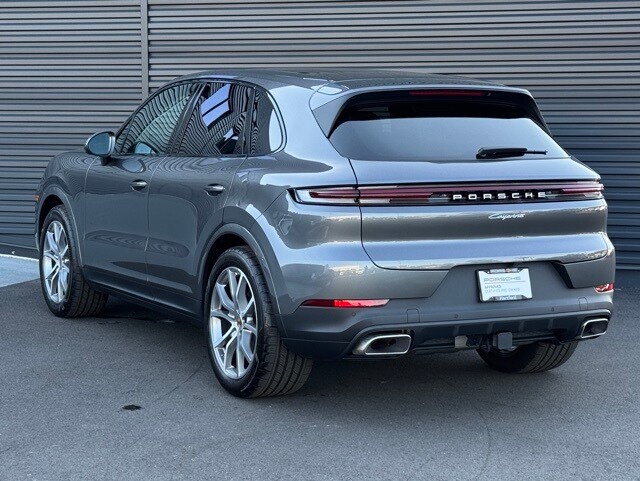 2025 Porsche Cayenne Base photo 2