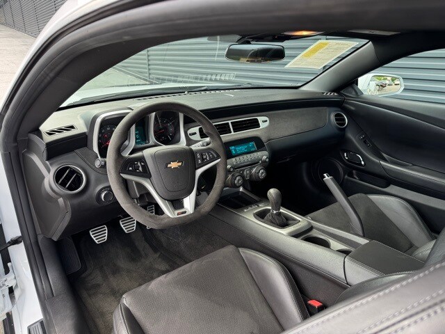 2015 Chevrolet Camaro photo 4