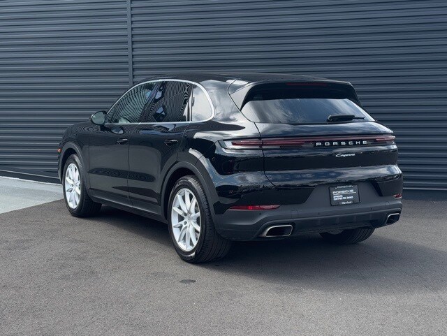 2024 Porsche Cayenne photo 2