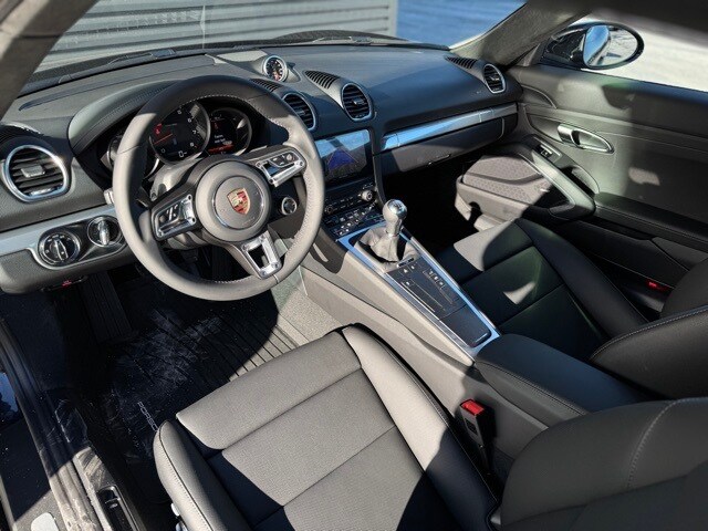 2025 Porsche Cayman photo 4