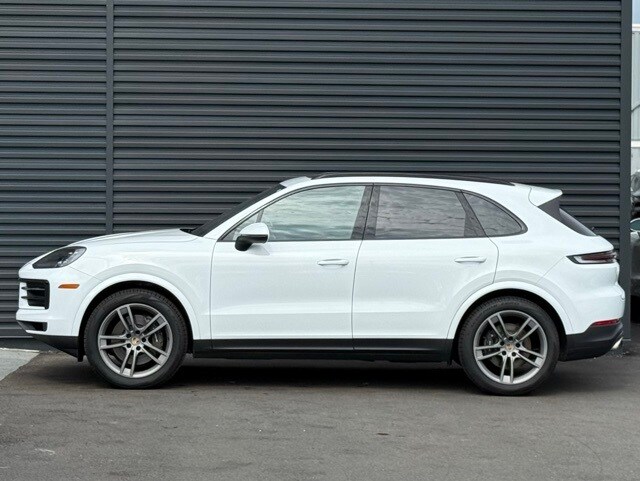 2024 Porsche Cayenne photo 2