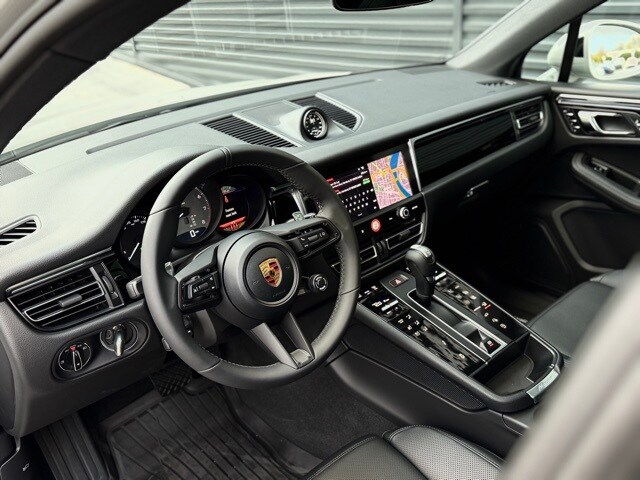 2026 Porsche Macan S photo 4