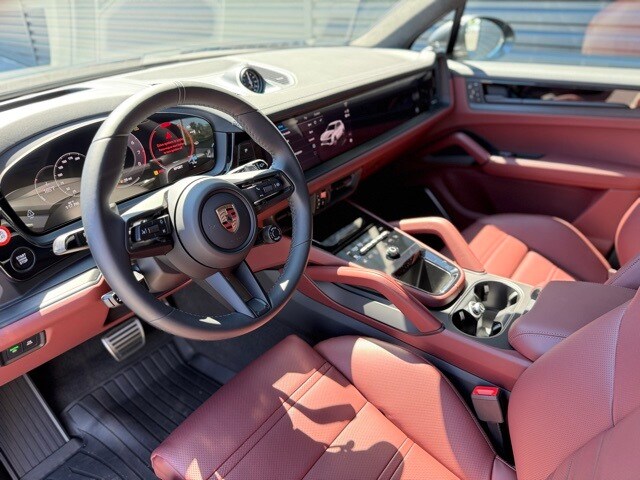 2025 Porsche Cayenne GTS photo 4