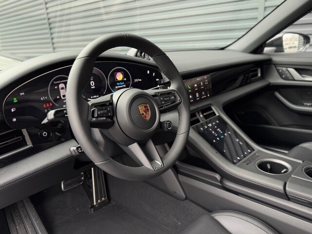 2025 Porsche Taycan 4S photo 4