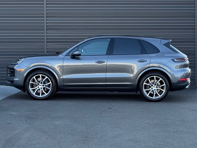 2025 Porsche Cayenne Base photo 2