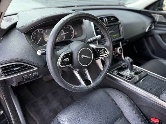 2020 Jaguar XE S photo 4