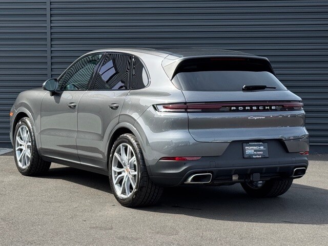 2025 Porsche Cayenne Base photo 3