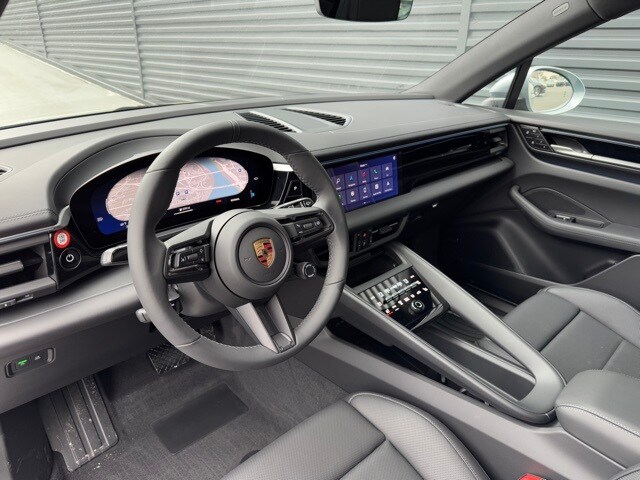 2025 Porsche Macan Electric photo 4