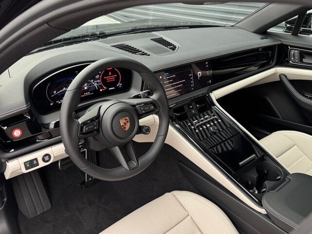2026 Porsche Panamera 4 photo 4