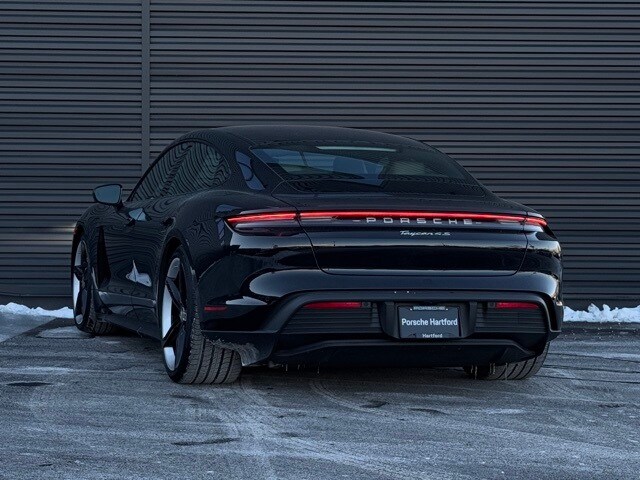 2024 Porsche Taycan 4S photo 3