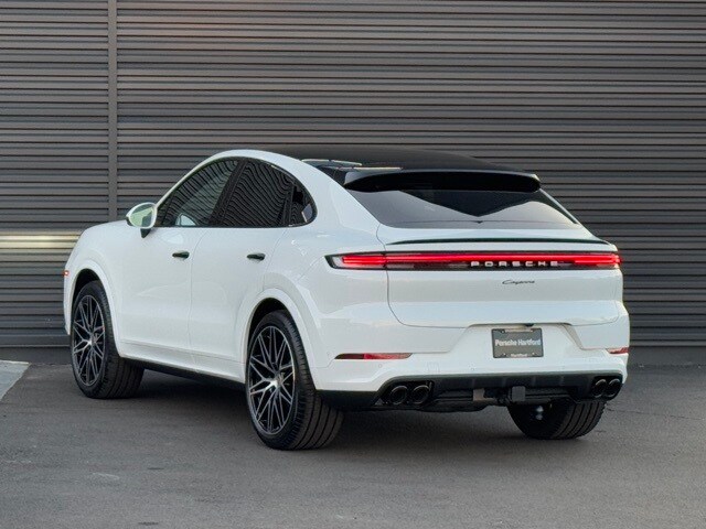 2026 Porsche Cayenne Coupe photo 3