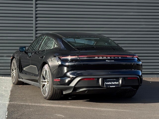 2024 Porsche Taycan photo 3