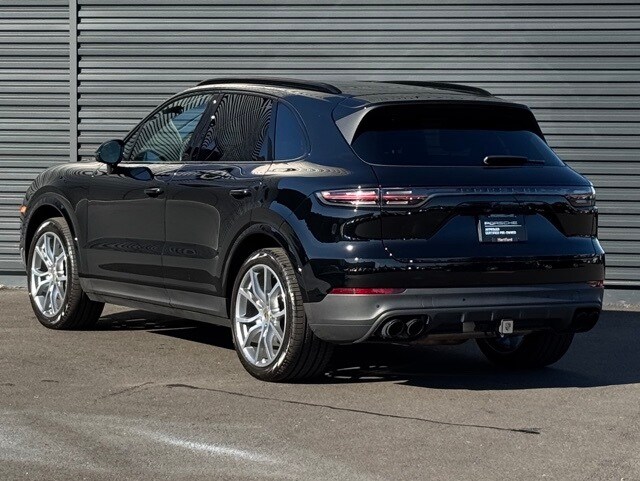 2023 Porsche Cayenne Platinum Edition photo 3