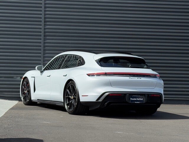 2024 Porsche Taycan Sport Turismo GTS photo 3