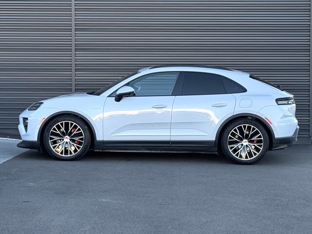 2025 Porsche Macan Electric photo 2