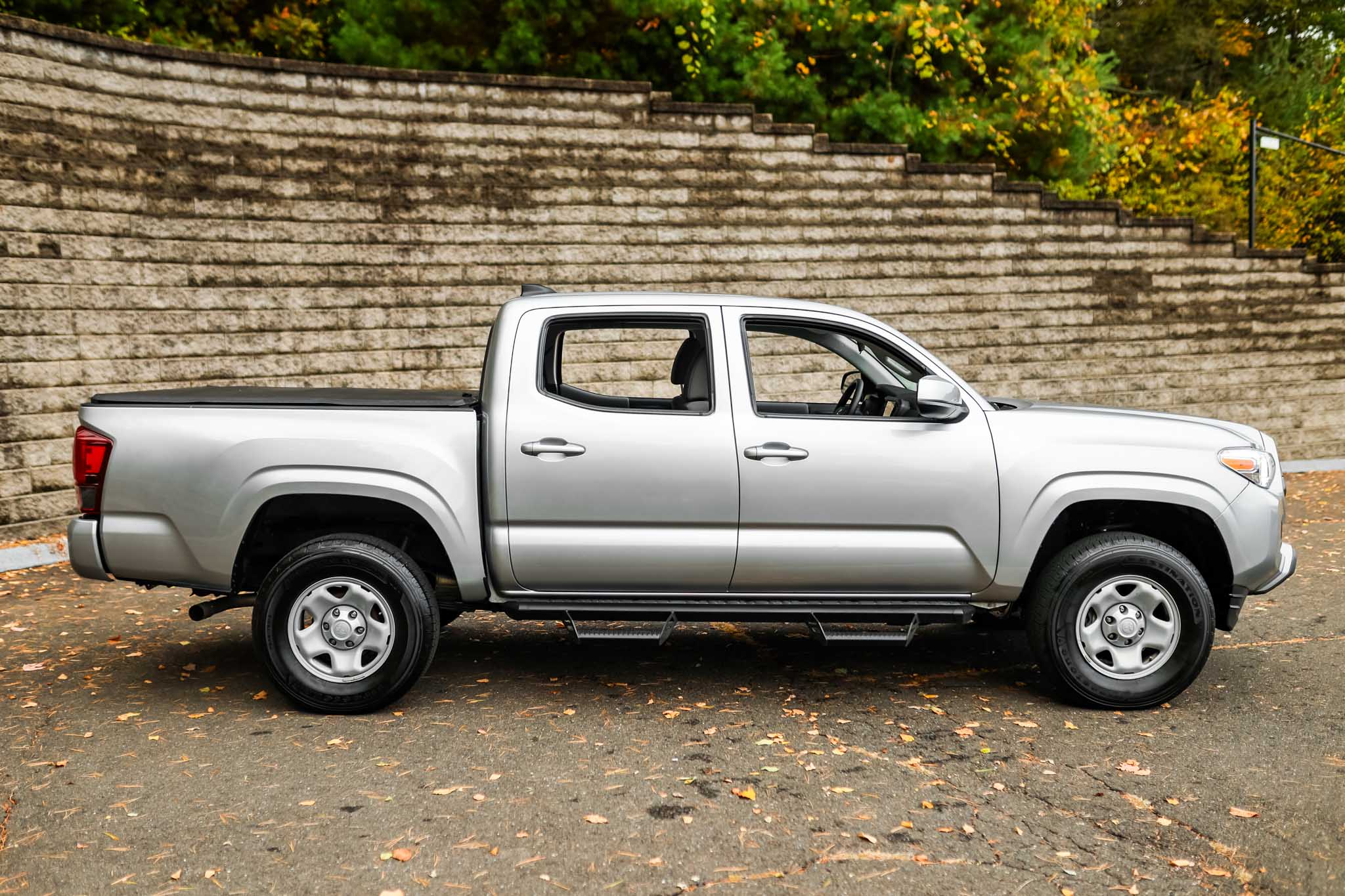 2023 Toyota Tacoma SR5 Double Cab photo 3