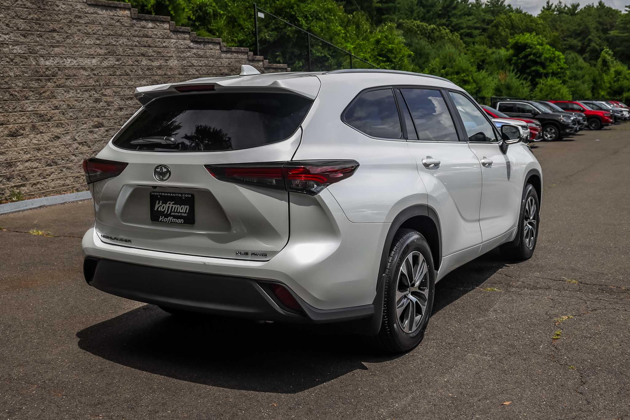 2025 Toyota Highlander XLE photo 4