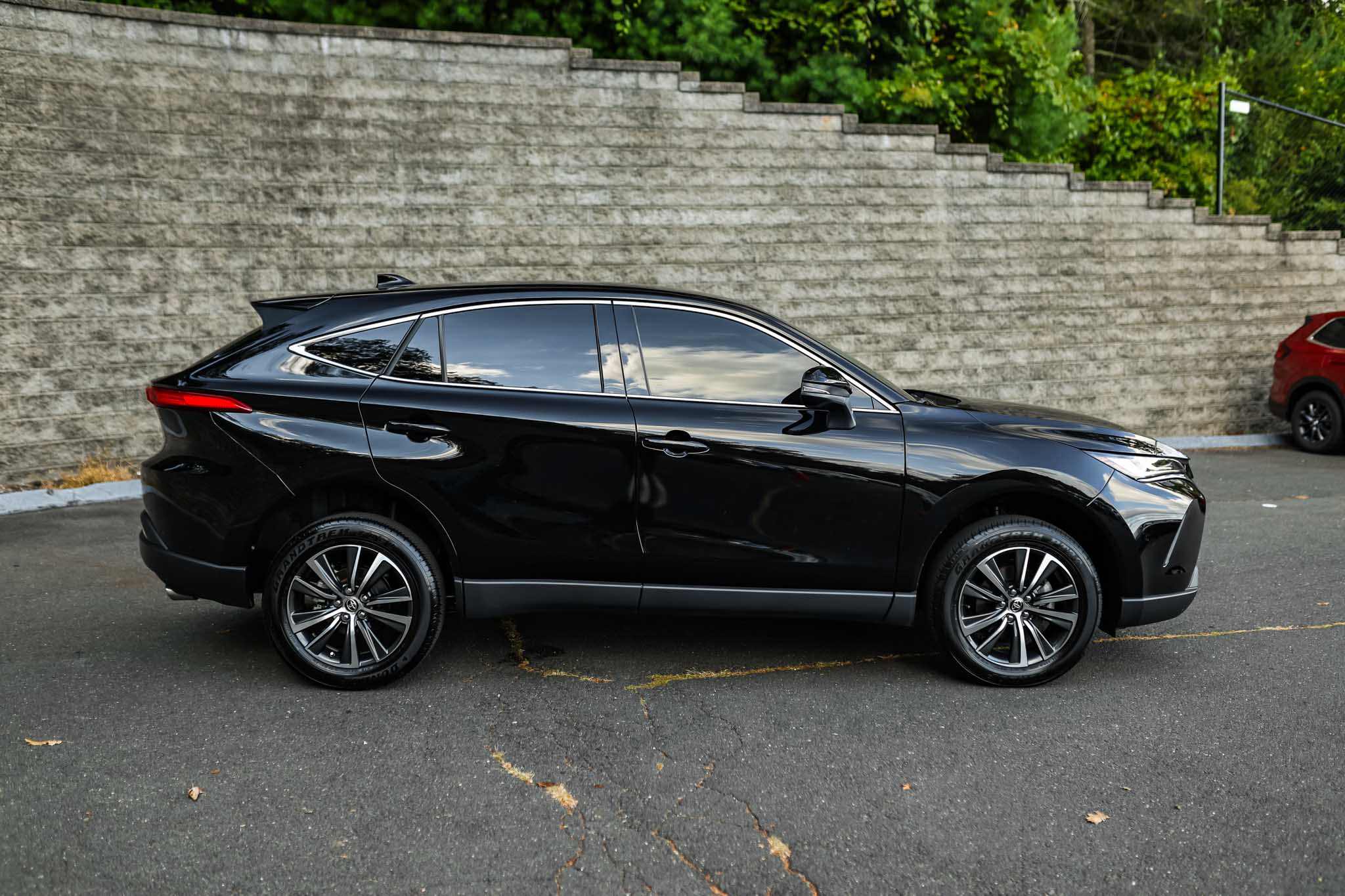 2024 Toyota Venza LE photo 3