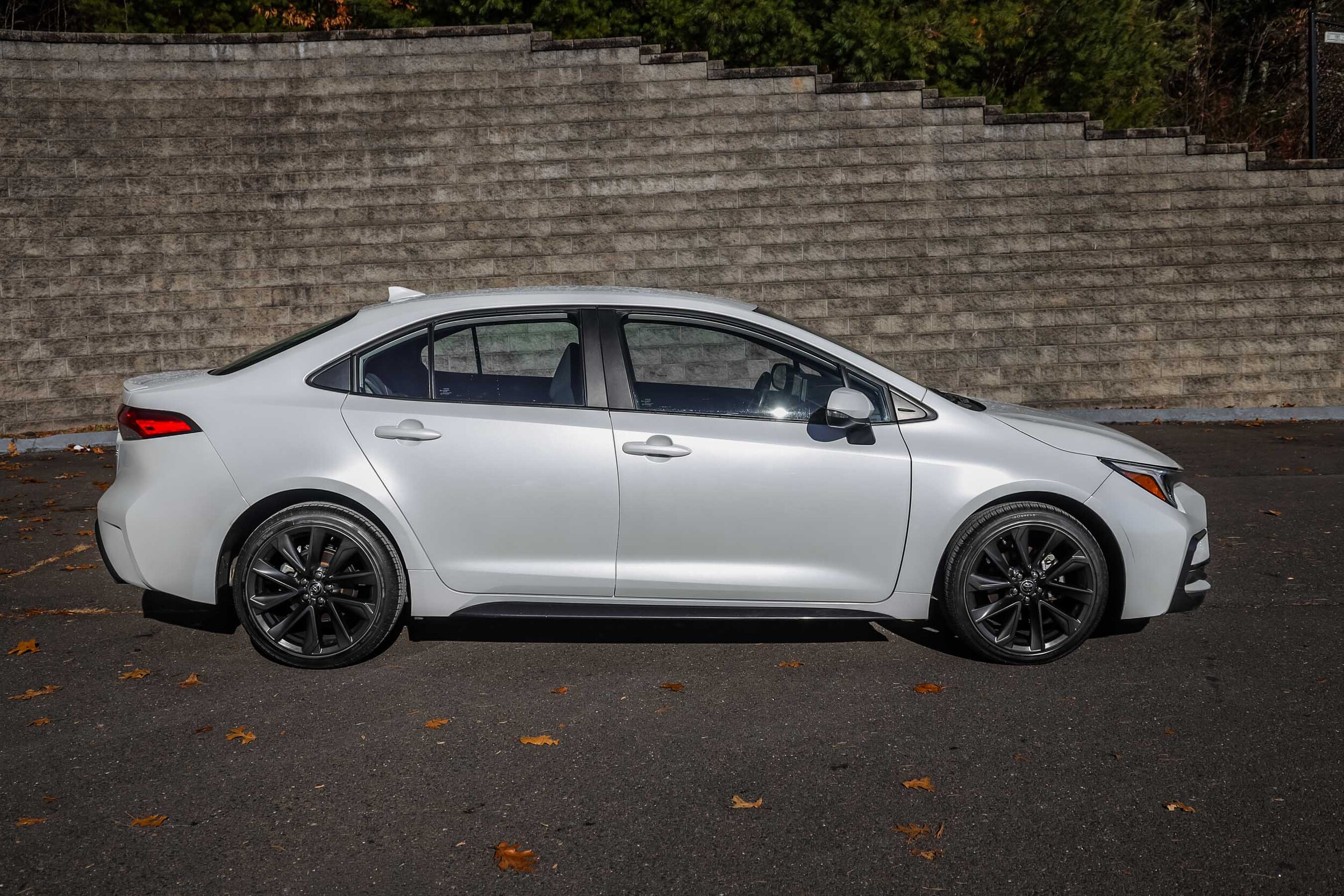 2023 Toyota Corolla SE photo 3