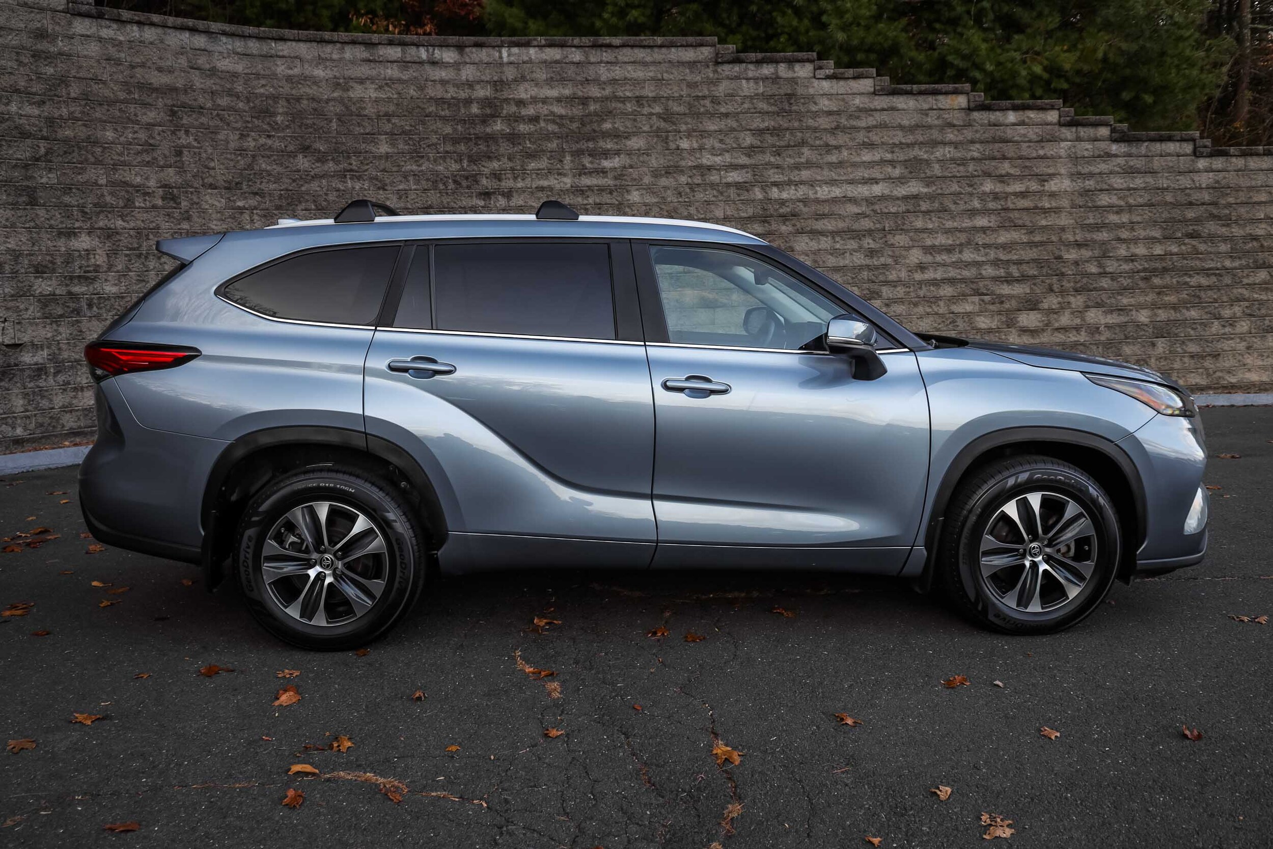 2023 Toyota Highlander XLE photo 3