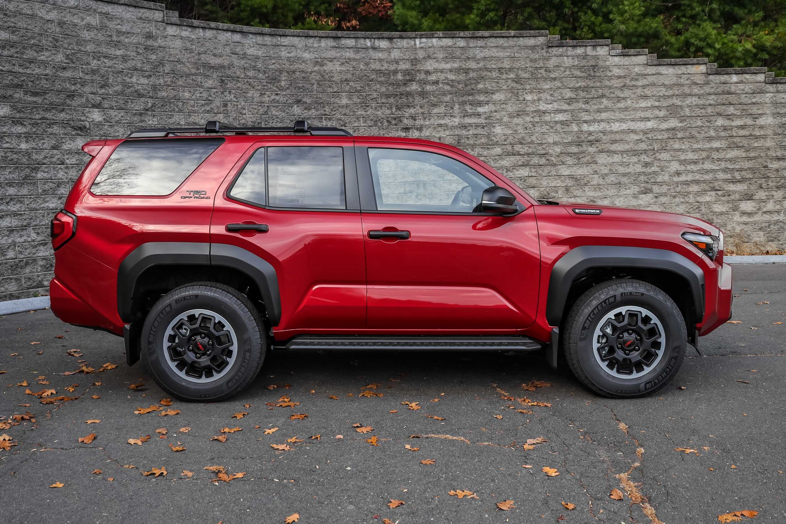 2025 Toyota 4Runner TRD Off-Road photo 2