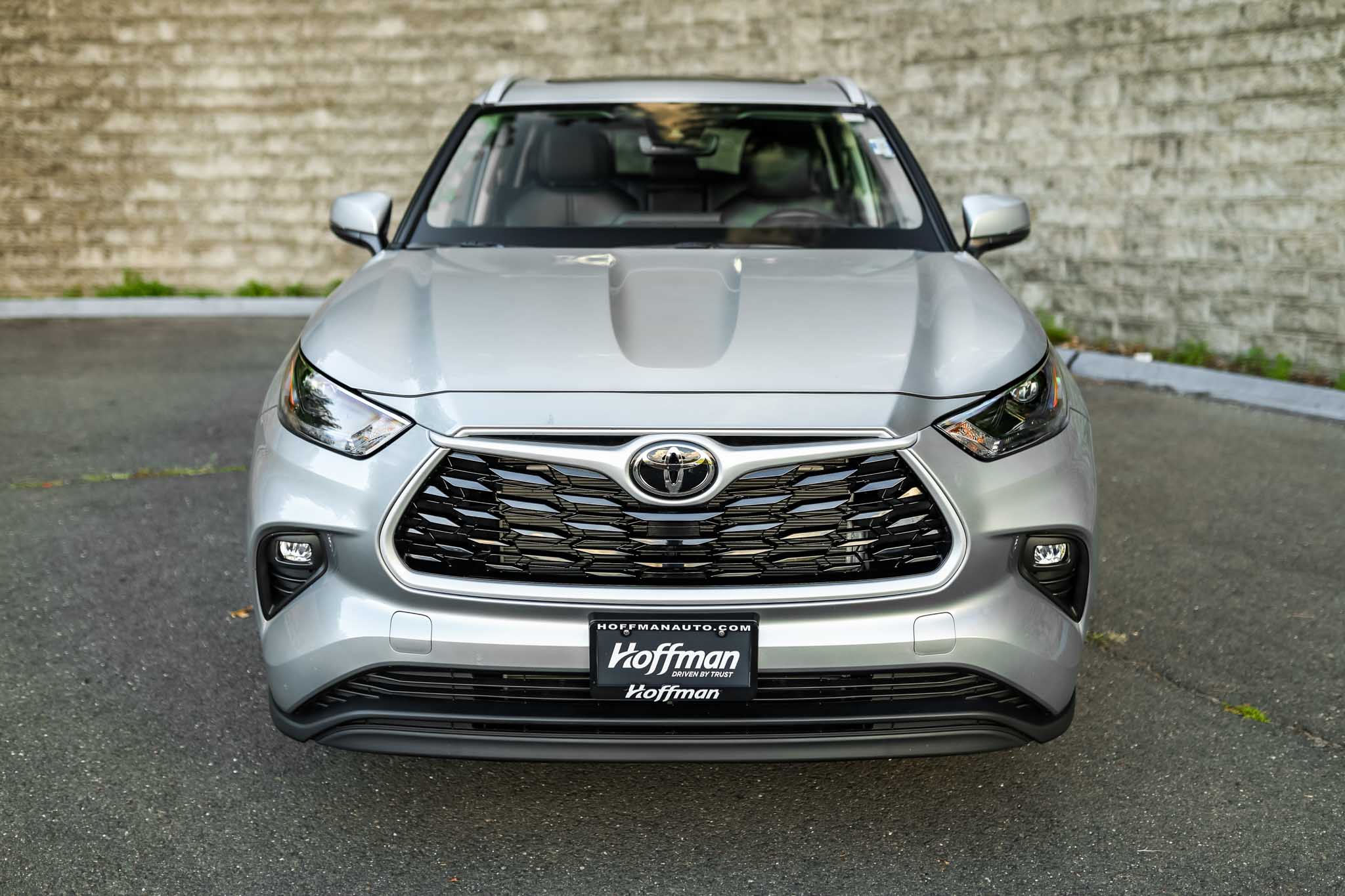 2025 Toyota Highlander XLE photo 3