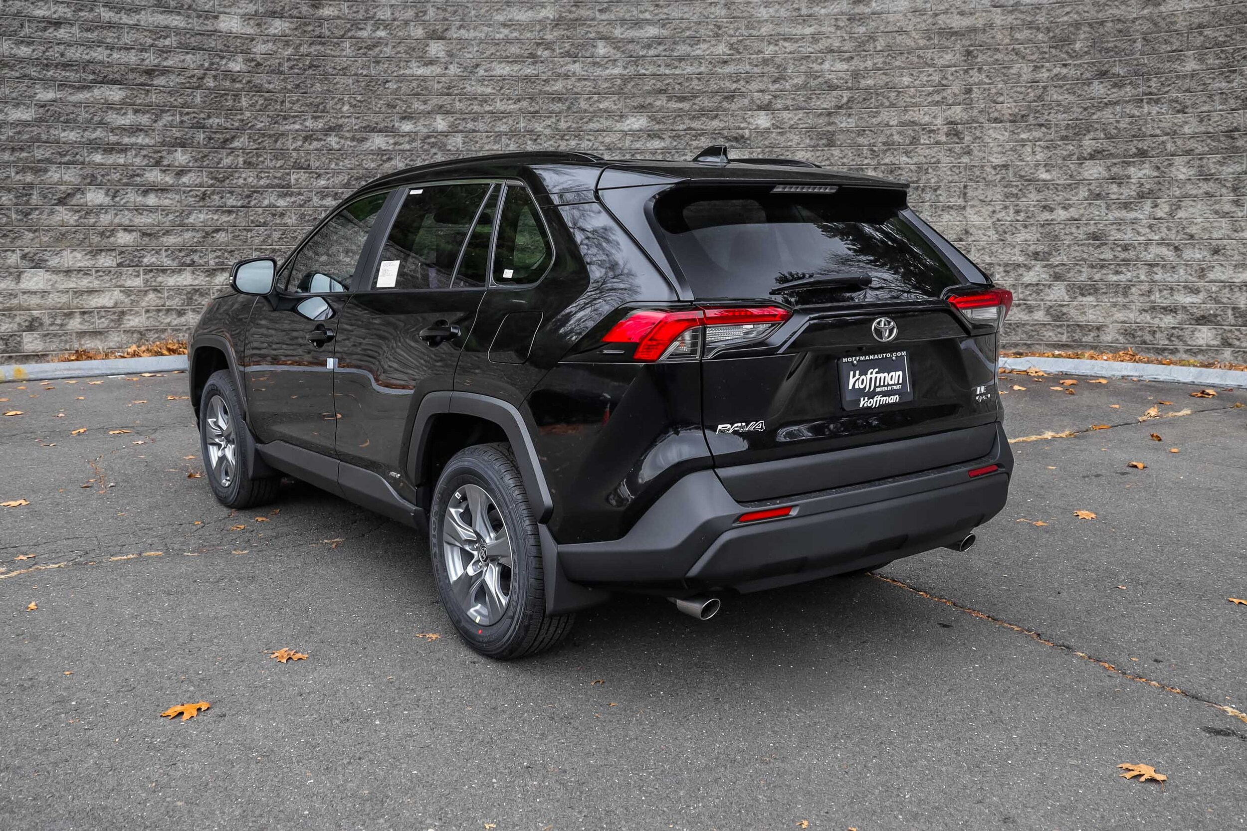 2025 Toyota RAV4 Hybrid LE photo 2