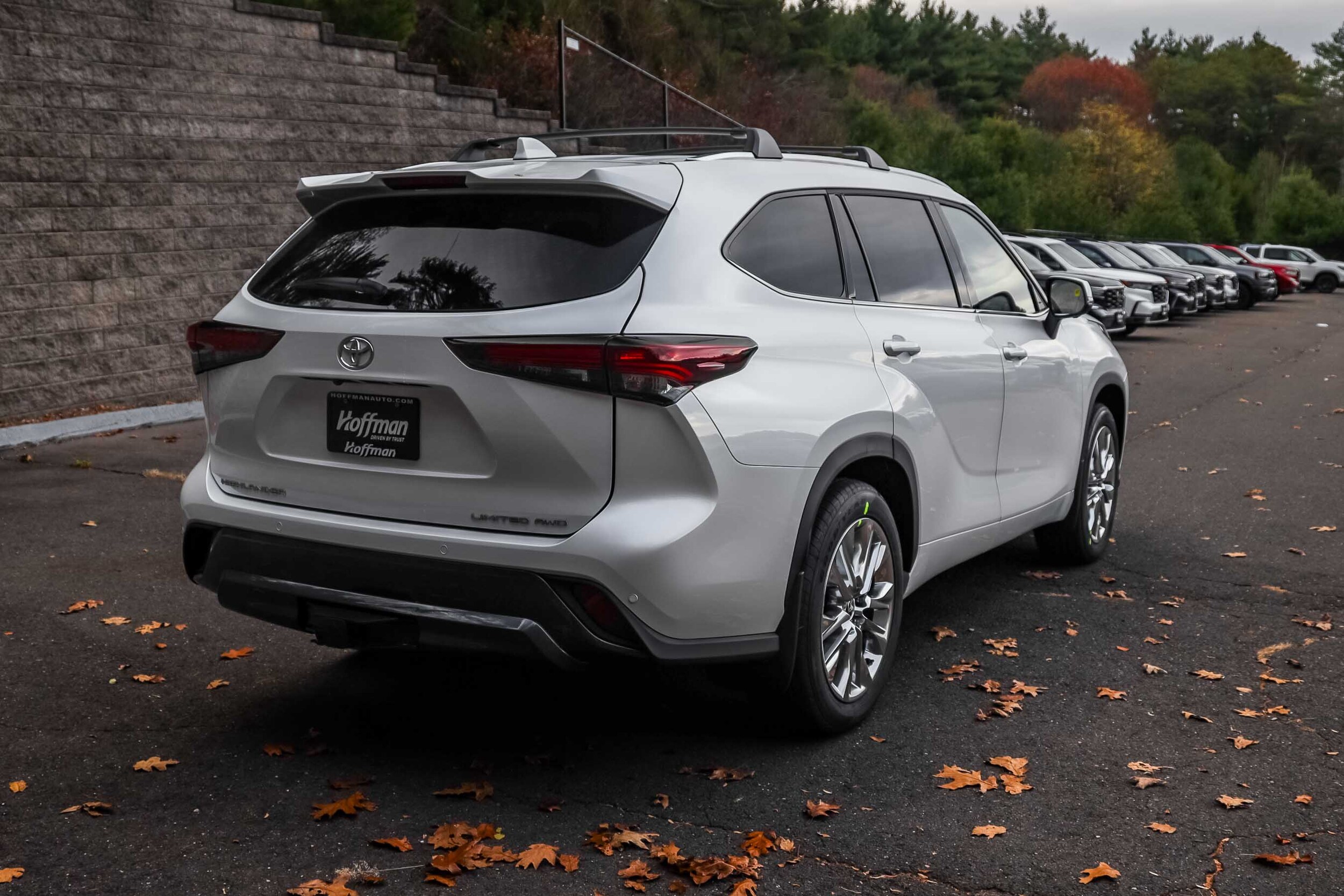 2026 Toyota Highlander Limited photo 3