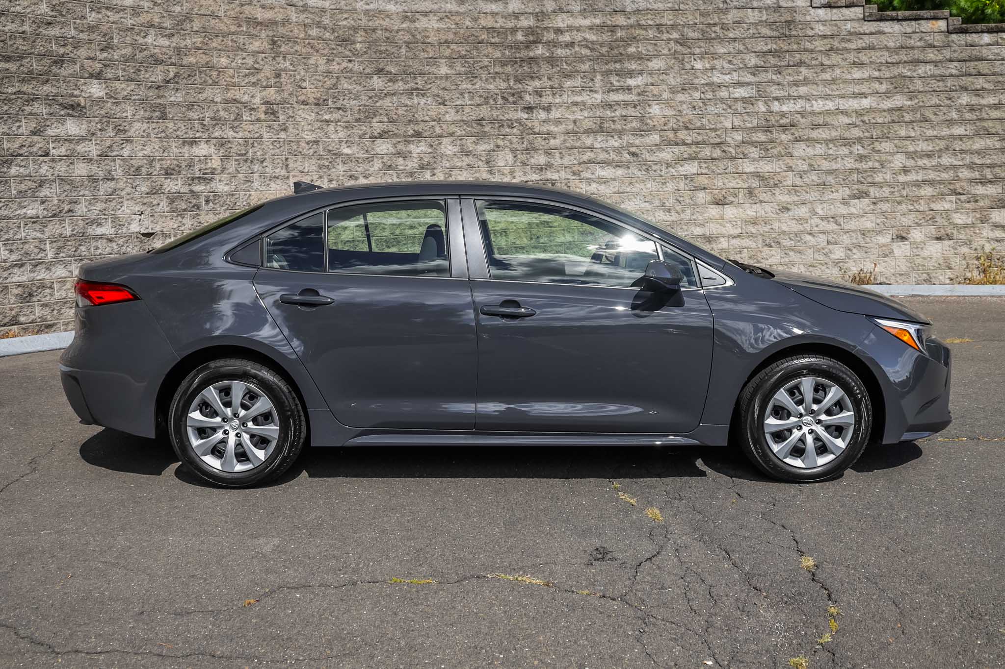 2025 Toyota Corolla Hybrid LE photo 3