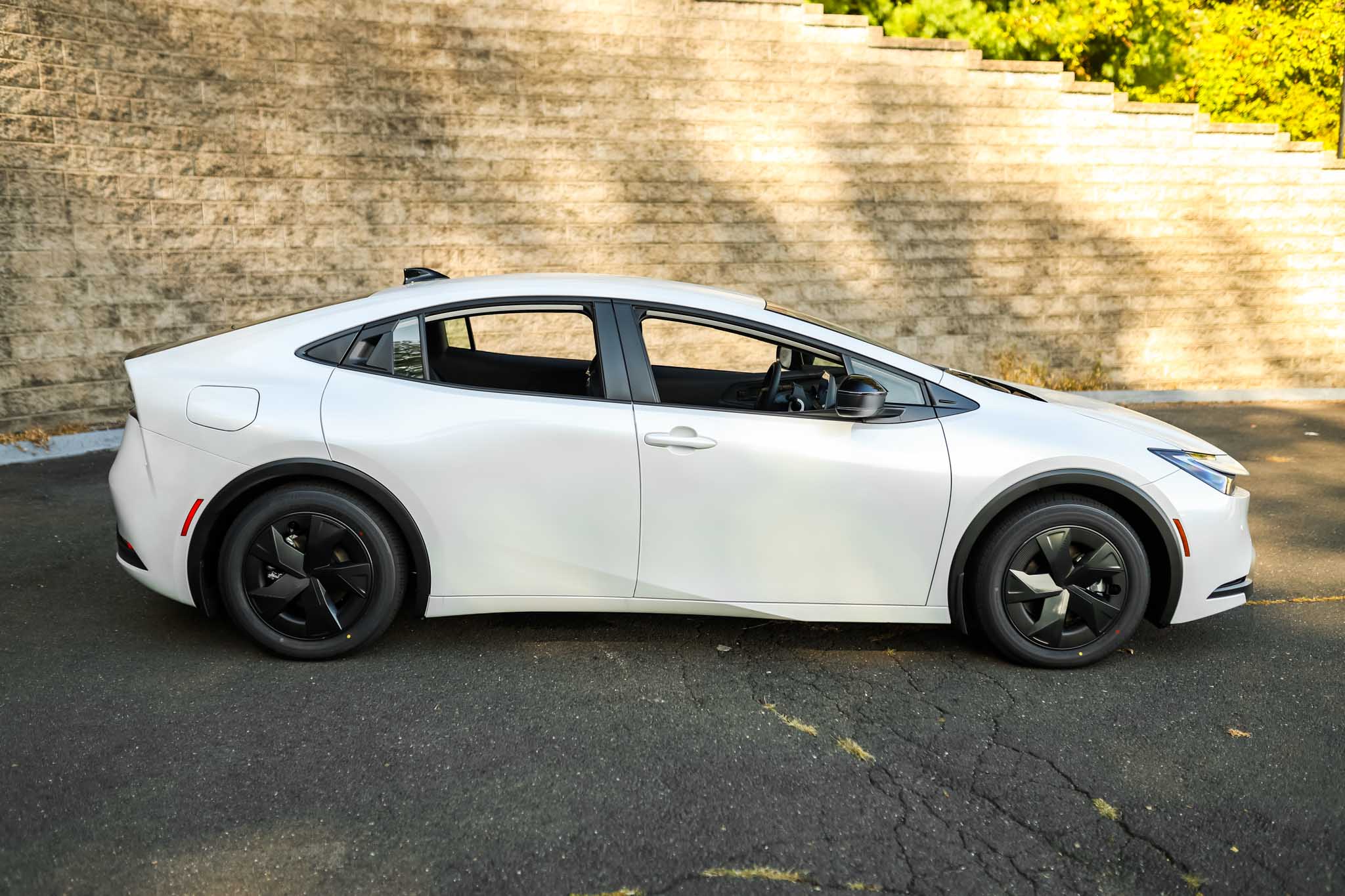 2026 Toyota Prius SE Plug-in Hybrid photo 2