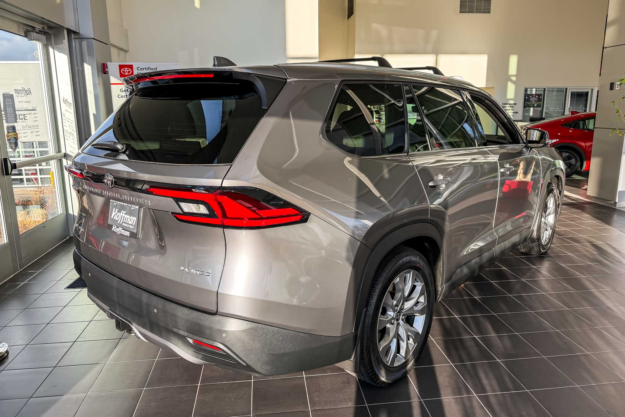 2026 Toyota Highlander Limited Hybrid photo 3