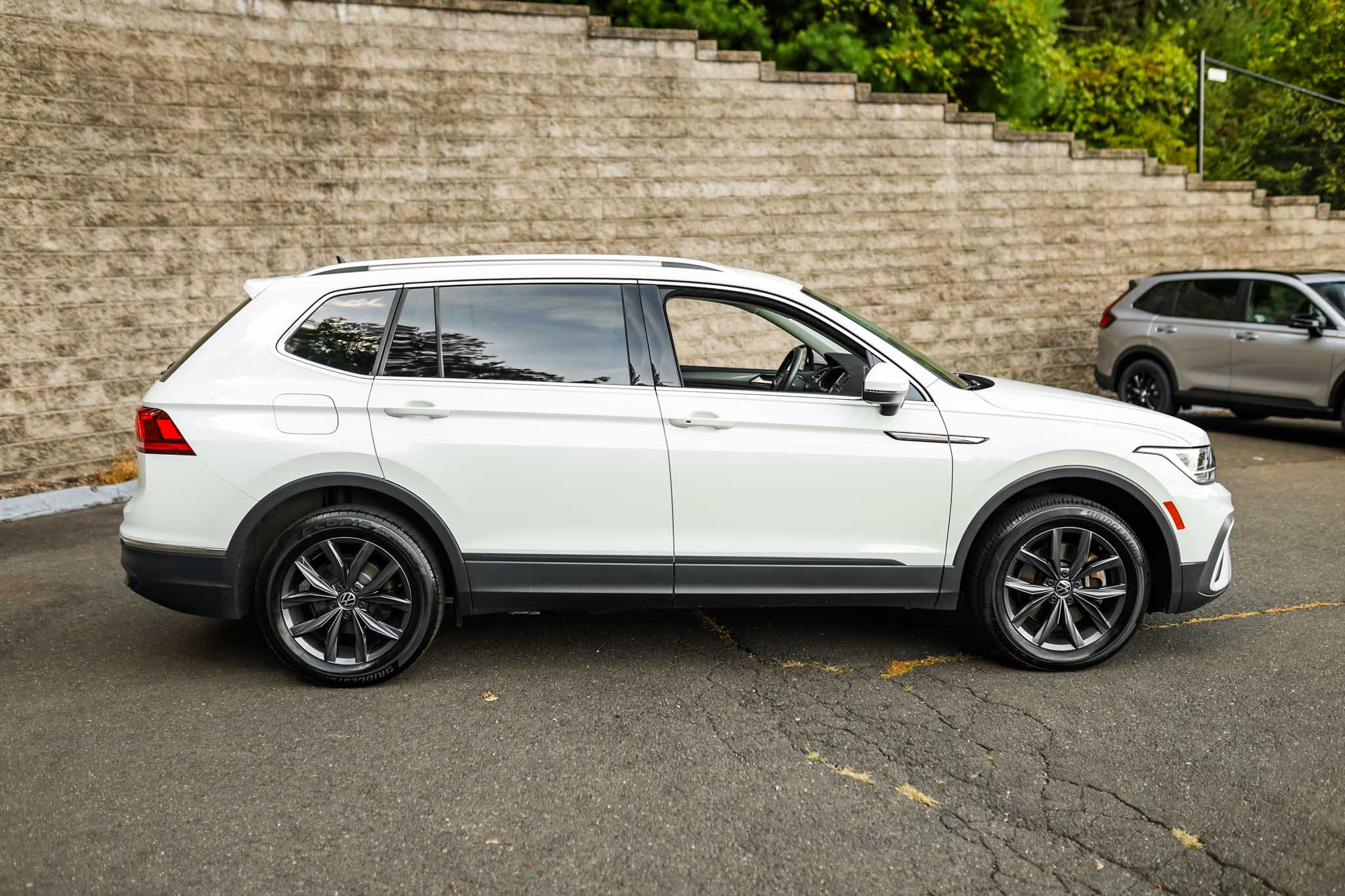 2022 Volkswagen Tiguan SE photo 3