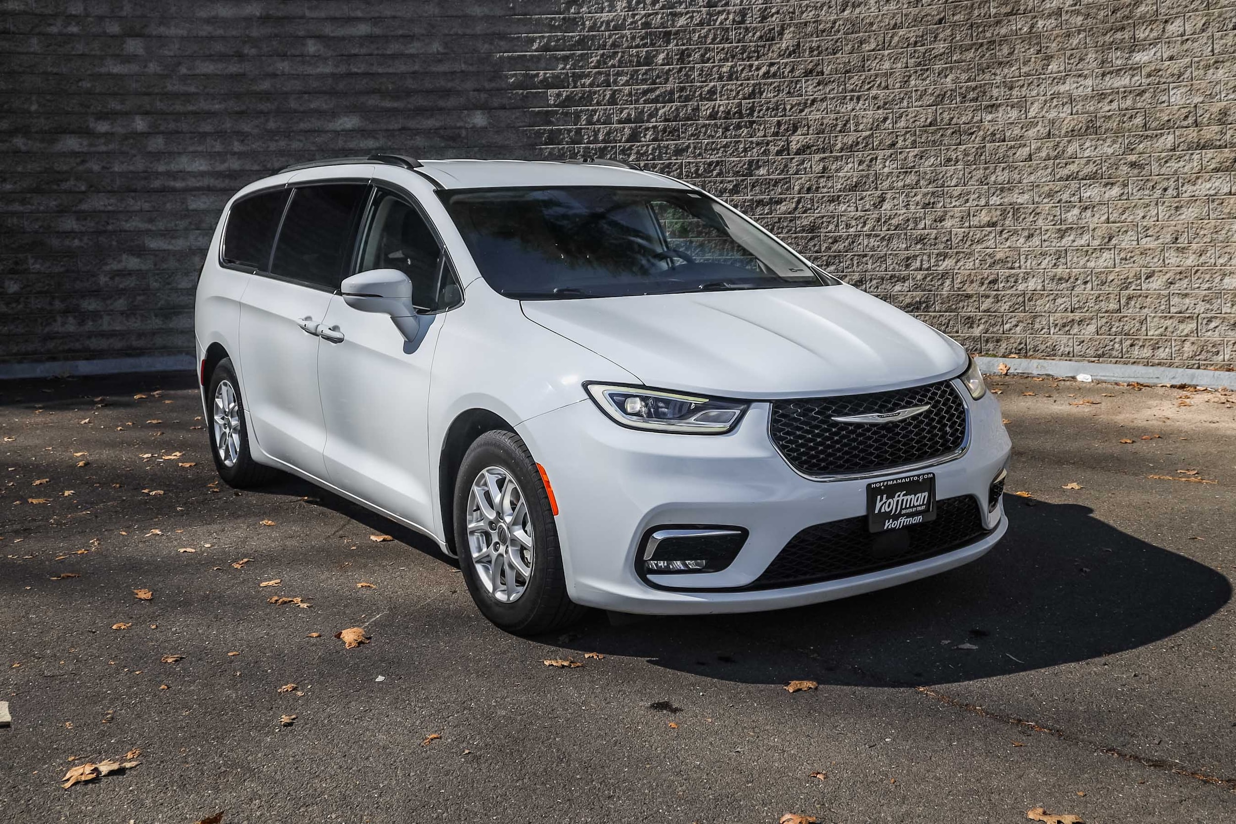 Used 2022 Chrysler Pacifica Touring L with VIN 2C4RC1BG5NR109677 for sale in Simsbury, CT