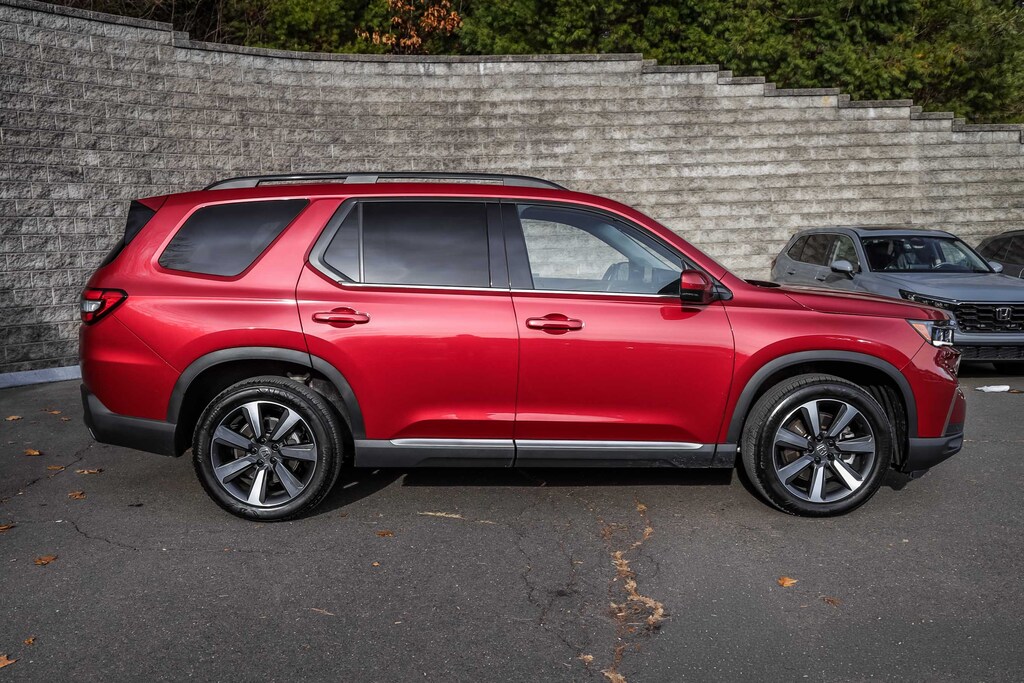 Used 2025 Honda Pilot Touring SUV