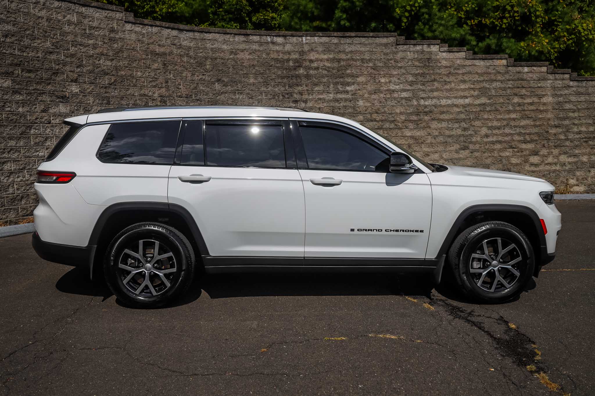 2023 Jeep Grand Cherokee Limited photo 3