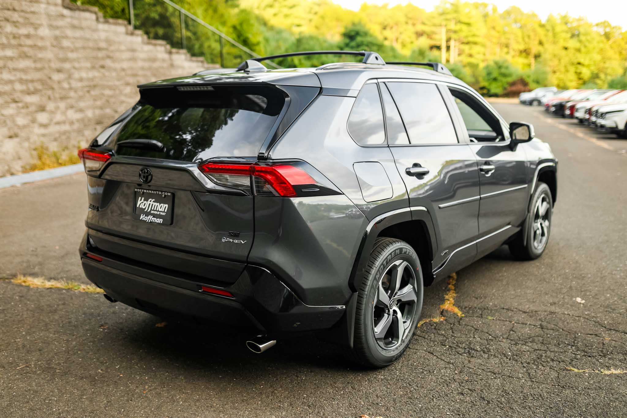2025 Toyota RAV4 SE Hybrid photo 2