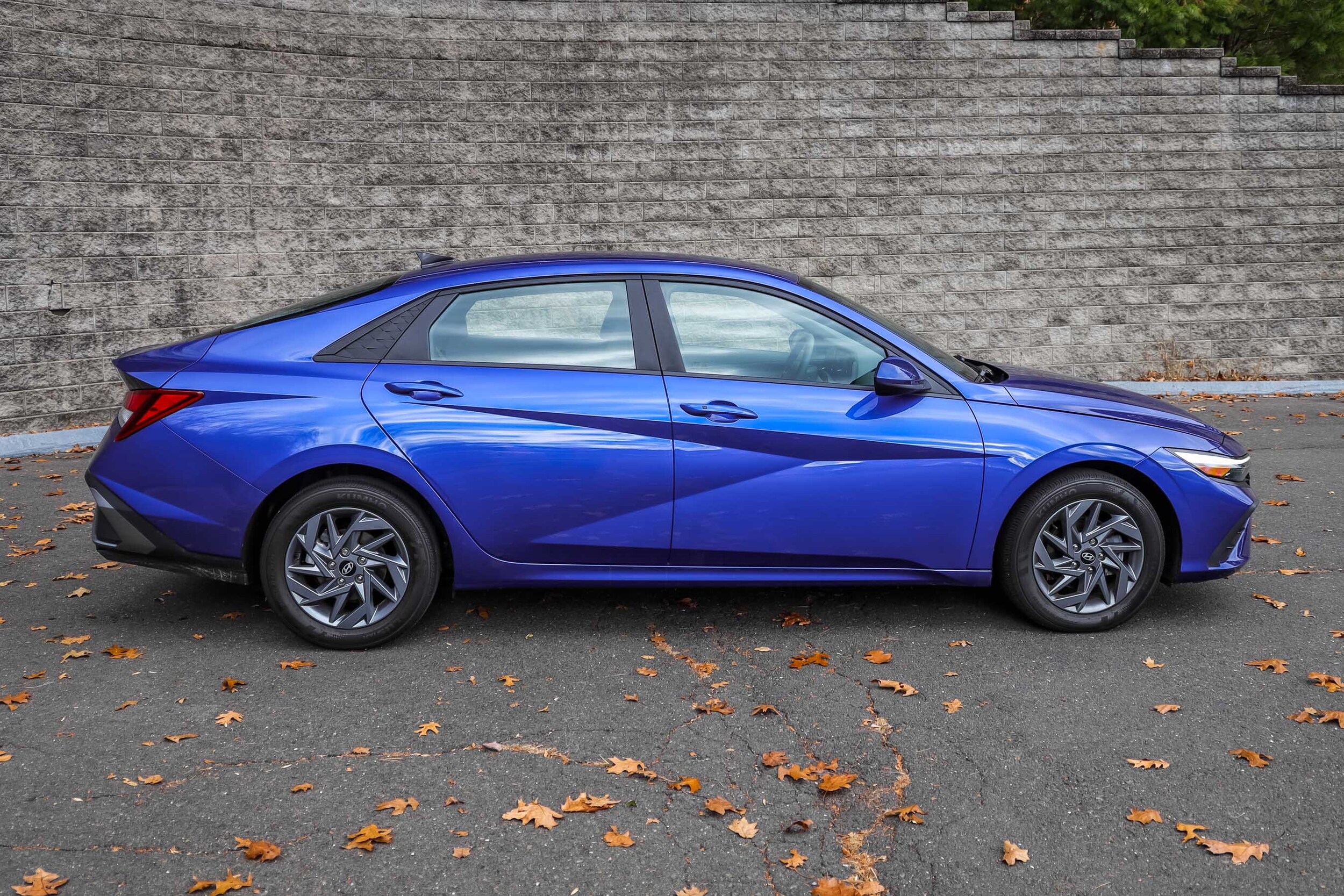 2024 Hyundai Elantra SEL photo 3