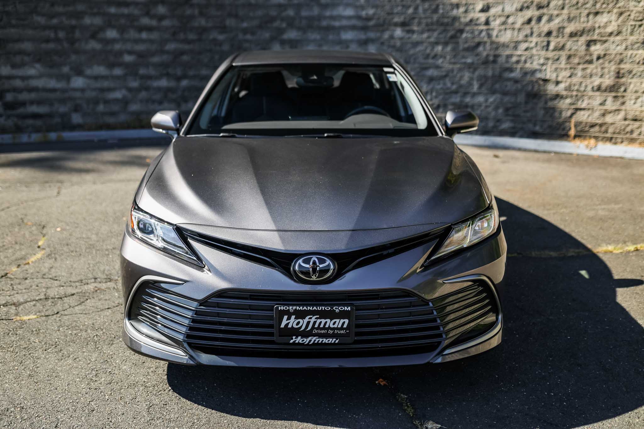 2022 Toyota Camry LE photo 3