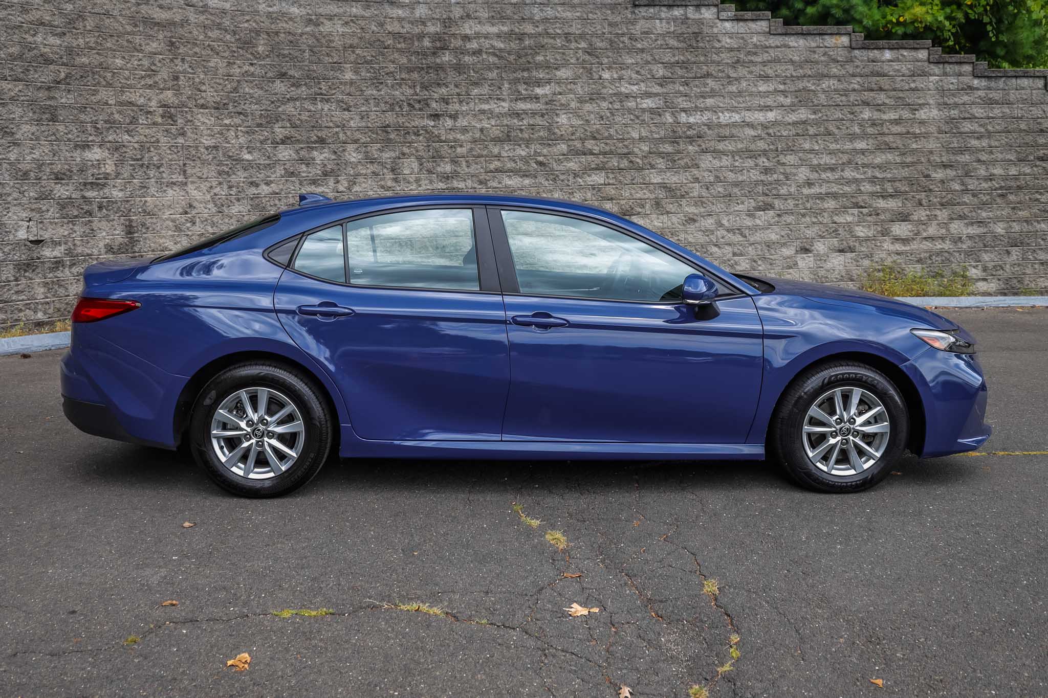 2025 Toyota Camry LE photo 4